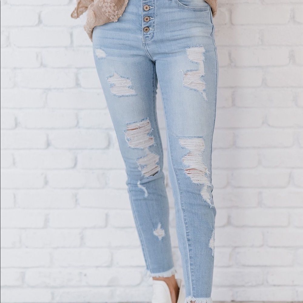 New!! 💕 Kancan At Last Distressed Button Fly Skinny Jeans NWT